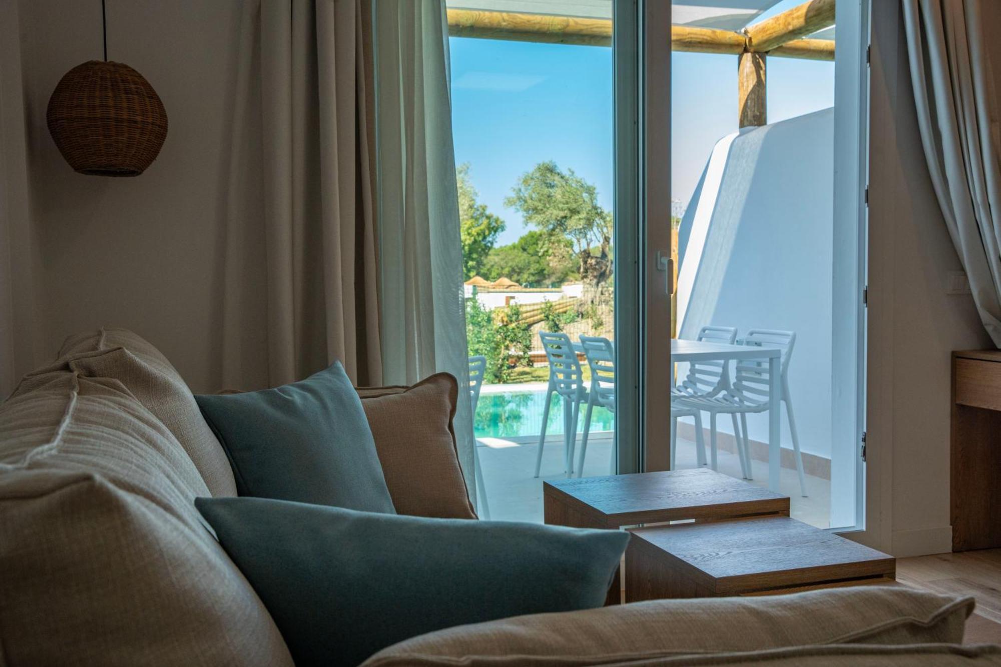 Punta Candor Suites ロタ エクステリア 写真