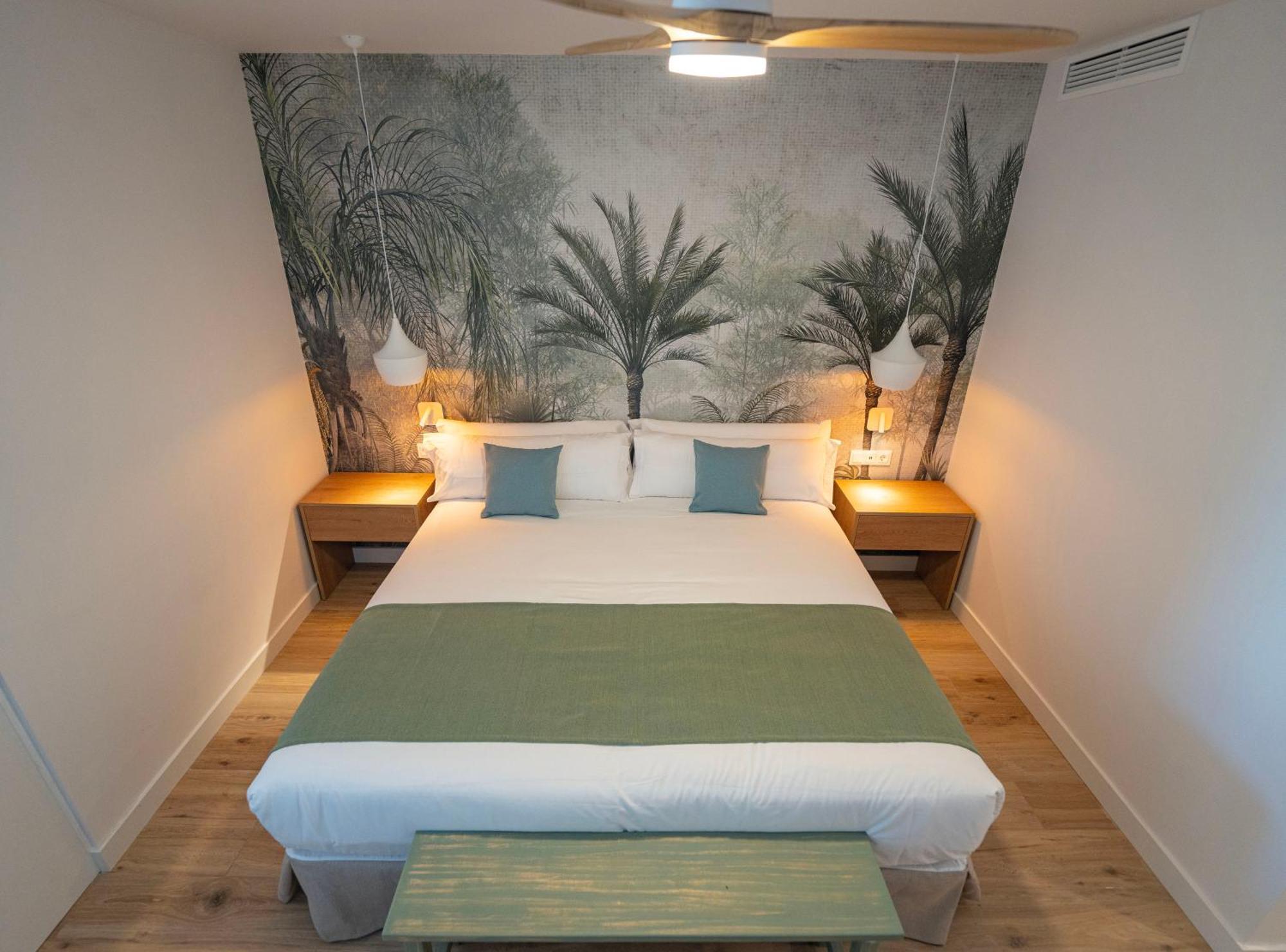 Punta Candor Suites ロタ エクステリア 写真