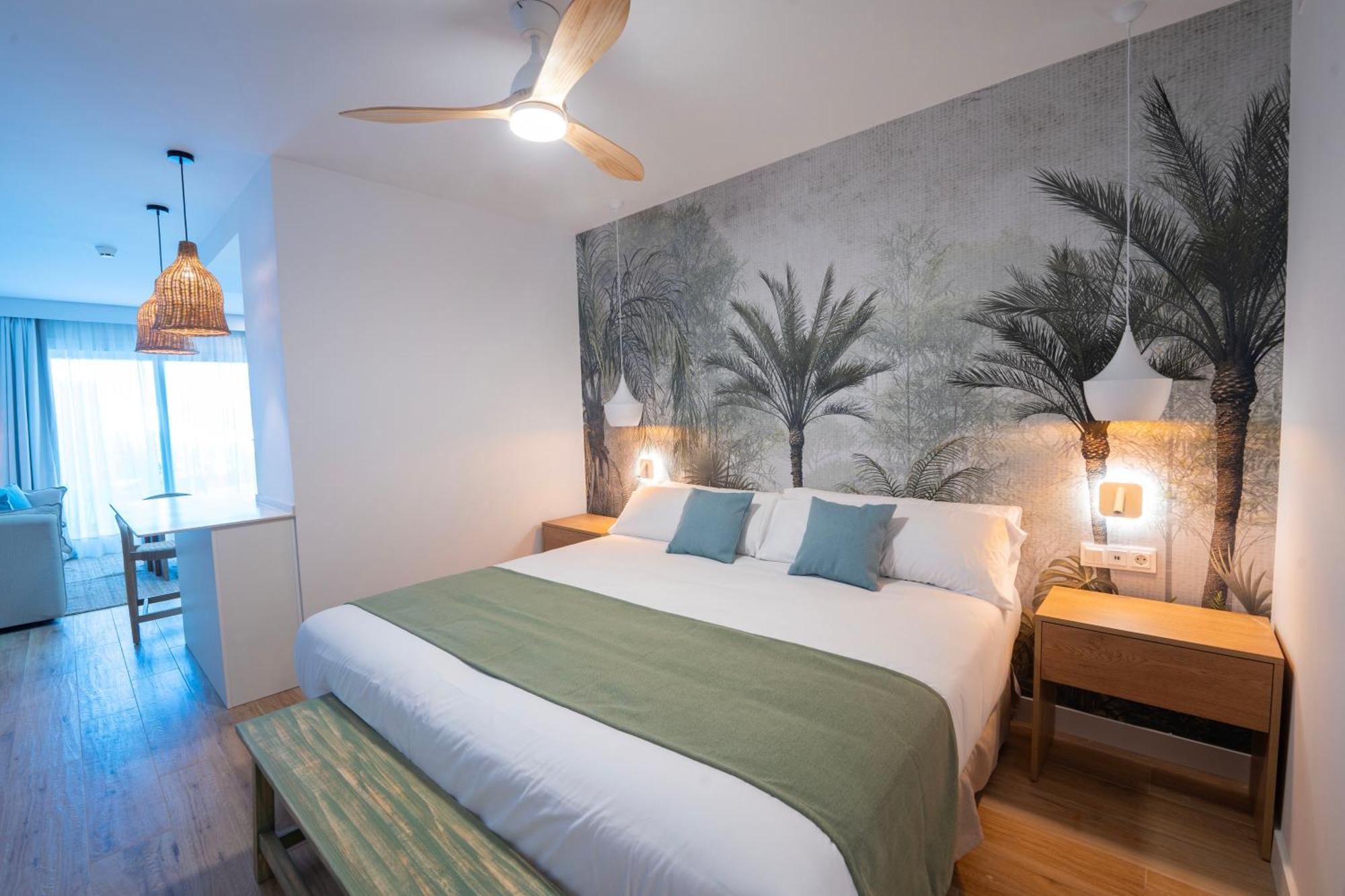 Punta Candor Suites ロタ エクステリア 写真