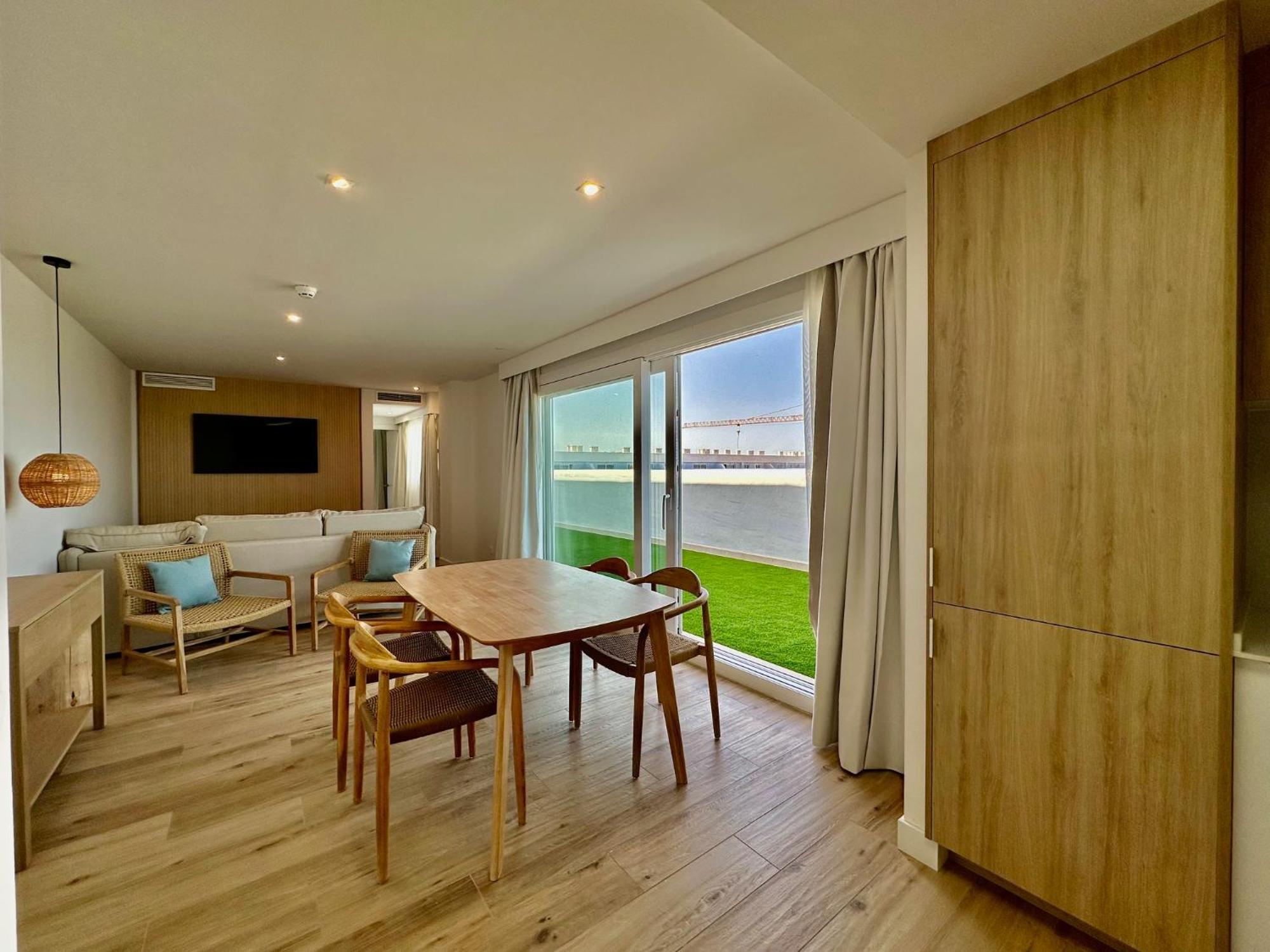 Punta Candor Suites ロタ エクステリア 写真