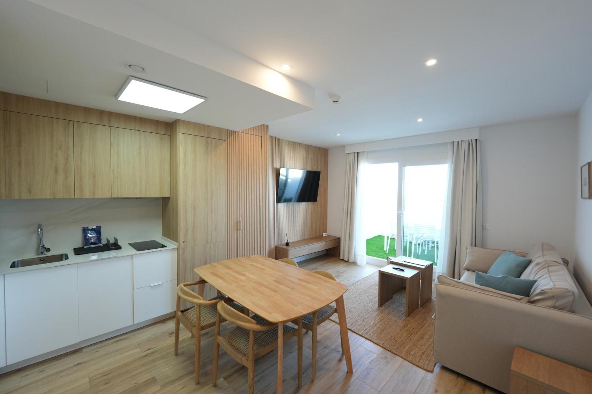 Punta Candor Suites ロタ エクステリア 写真